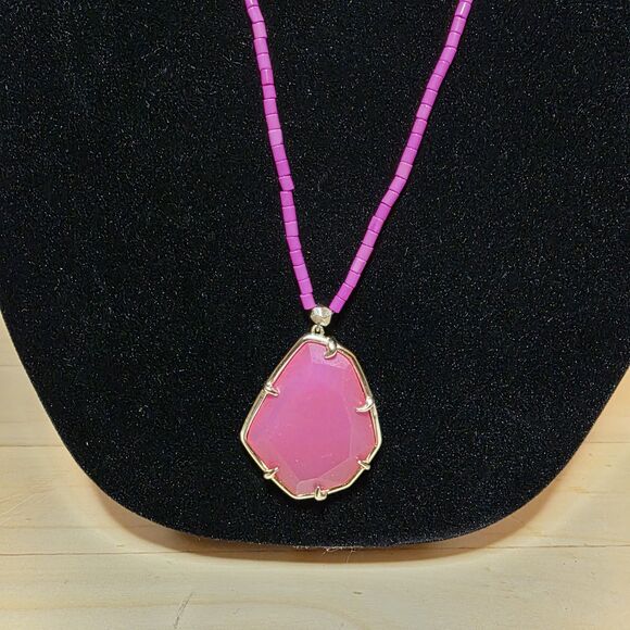 Kendra Scott Pink Unbanded Agate Beatrix Long Pendant Necklace 32 Inches Long - Picture 1 of 11